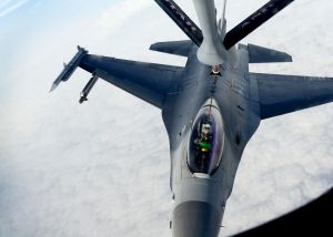 F-16 pilots, KC-135 crews team for mid-air refueling training