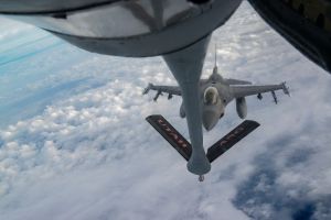 F-16 pilots, KC-135 crews team for mid-air refueling training