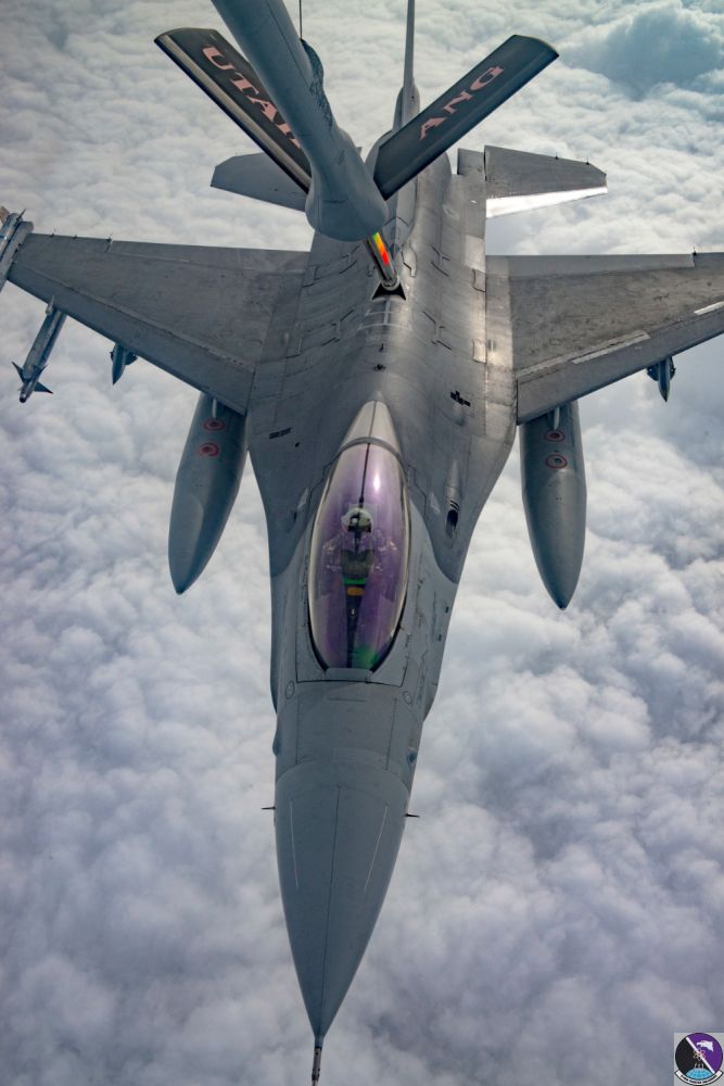 F-16 pilots, KC-135 crews team for mid-air refueling training