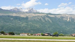 Jet lands at Aviano